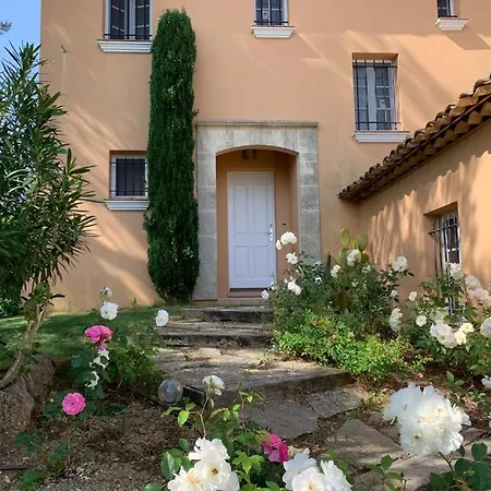 Superbe Avec Piscine Aux Portes De St Tropez Гассен